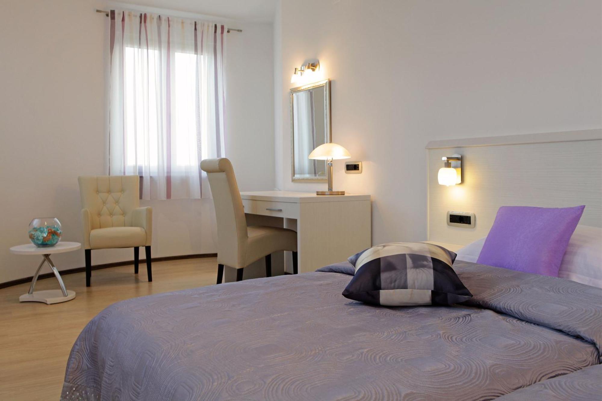 Villa Nera Bol Room photo