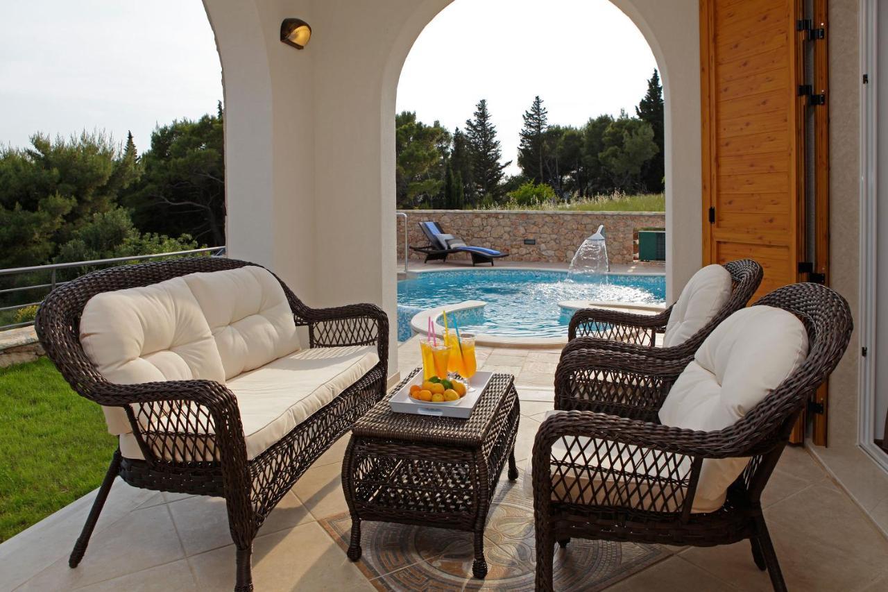 Villa Nera Bol Exterior photo